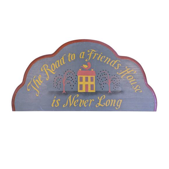 Heart & Hands Colonial Style Scalloped Wood Friendship Sign - Picture 1 of 3